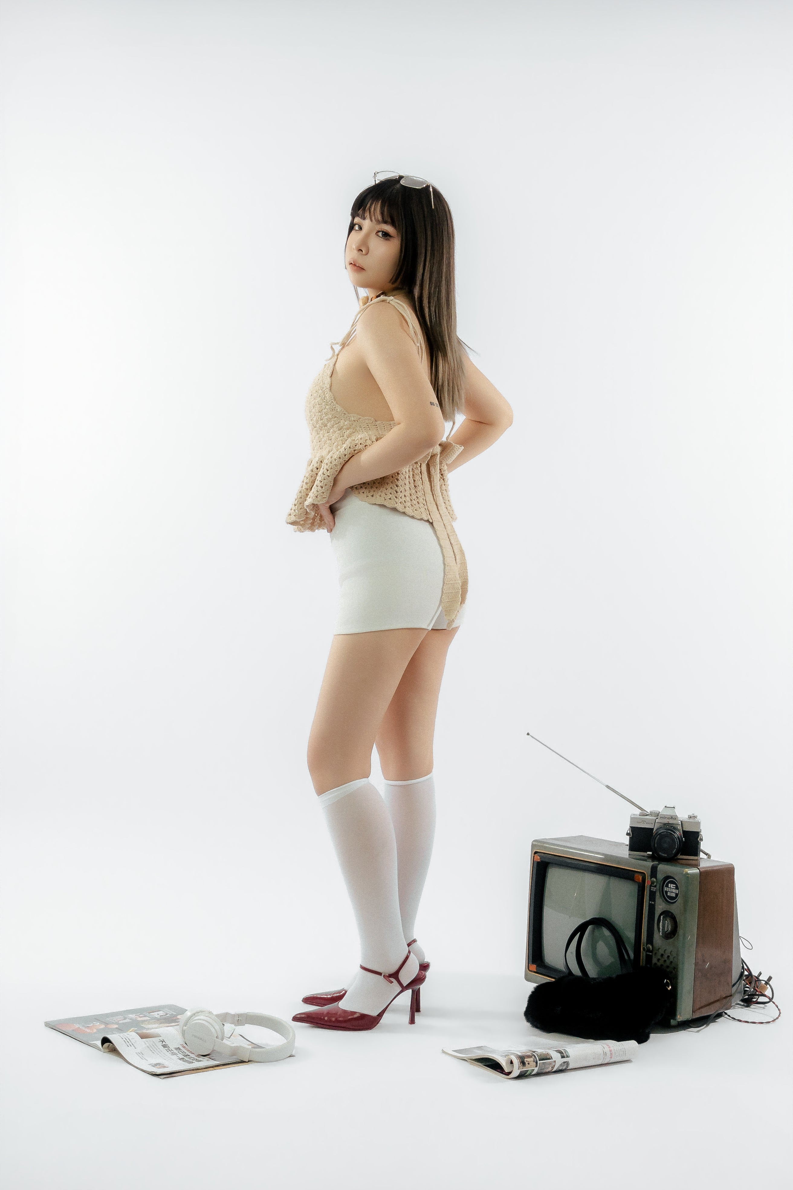 Valeria 荷叶边露背上衣