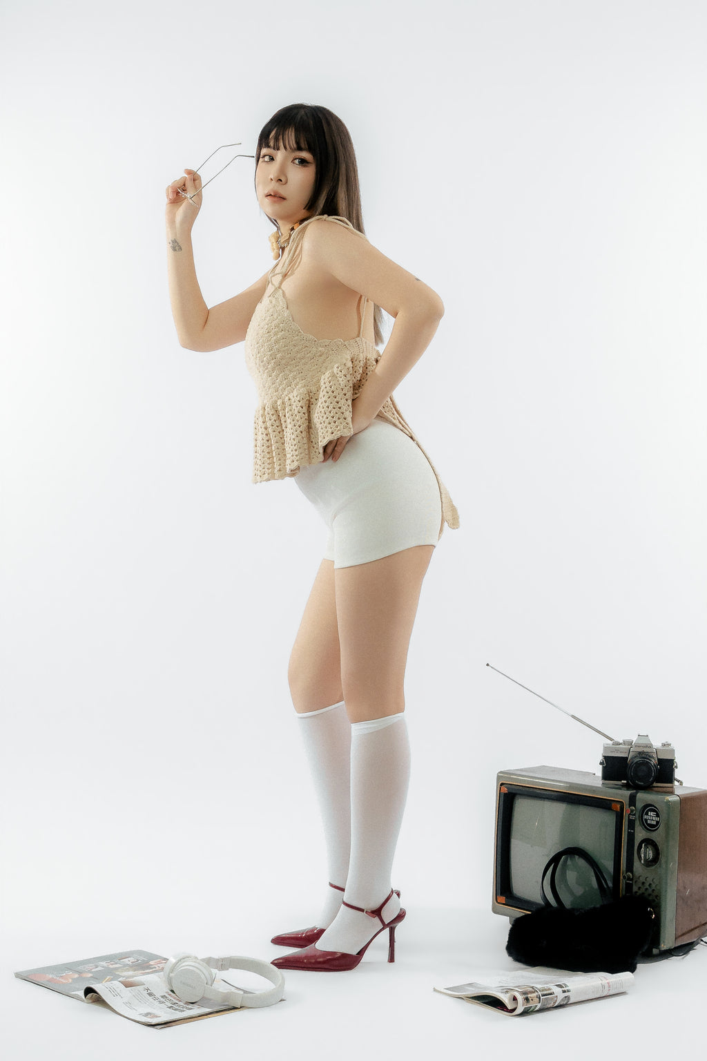 Valeria 荷叶边露背上衣