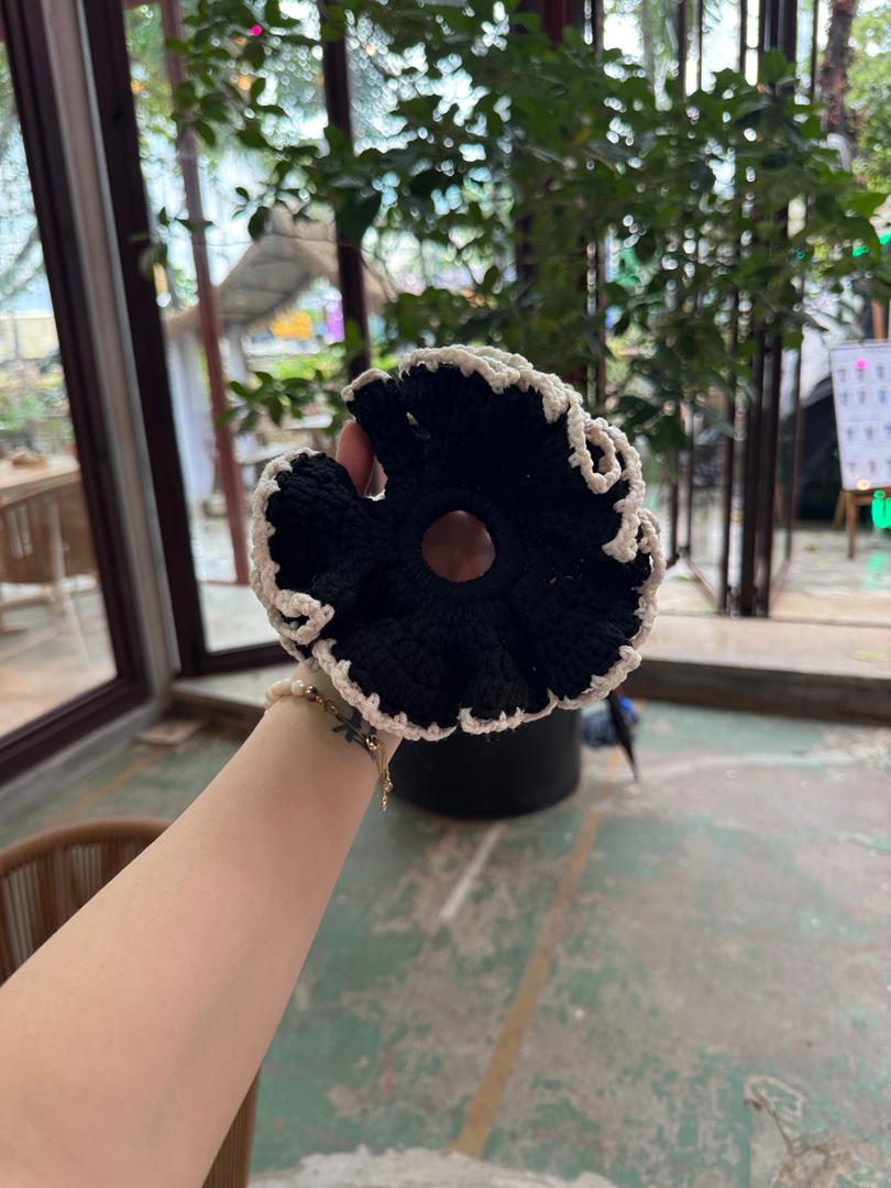 Noir Scrunchies