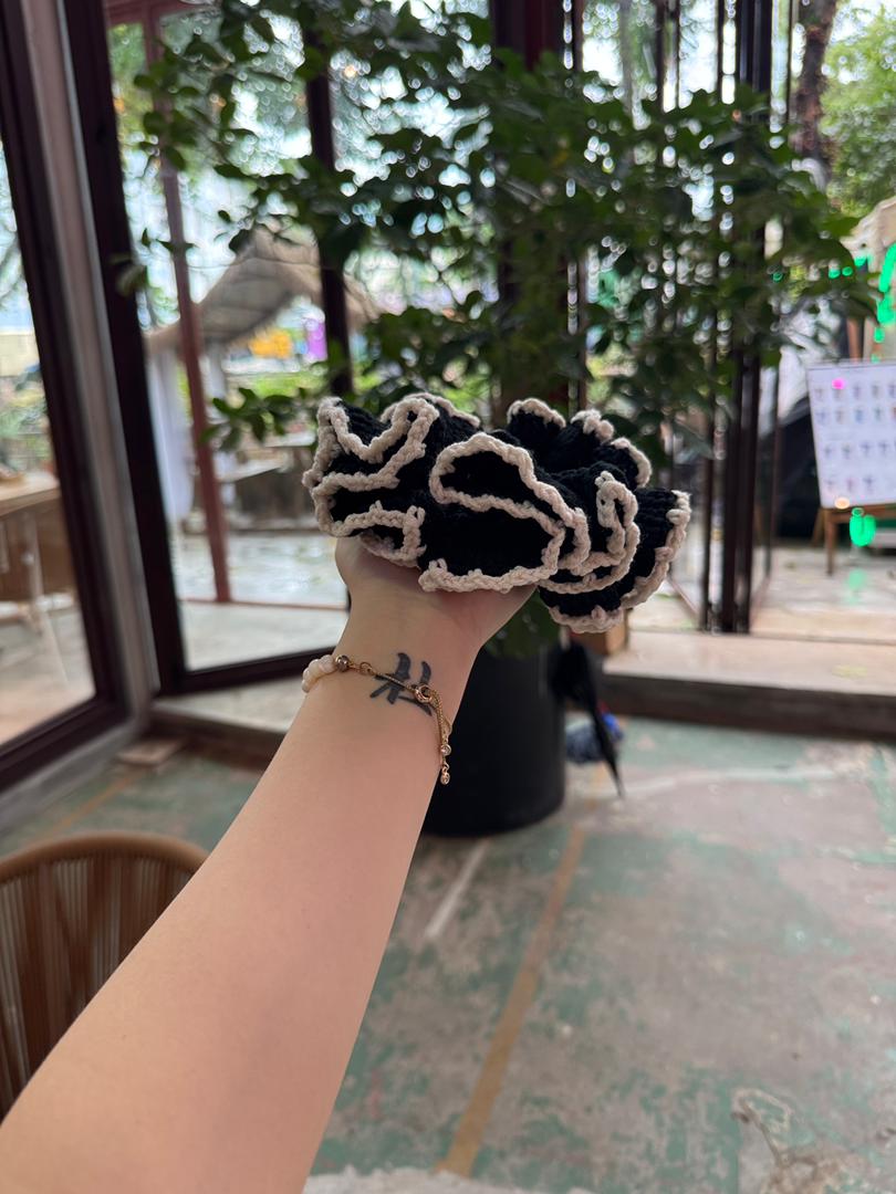 Noir Scrunchies