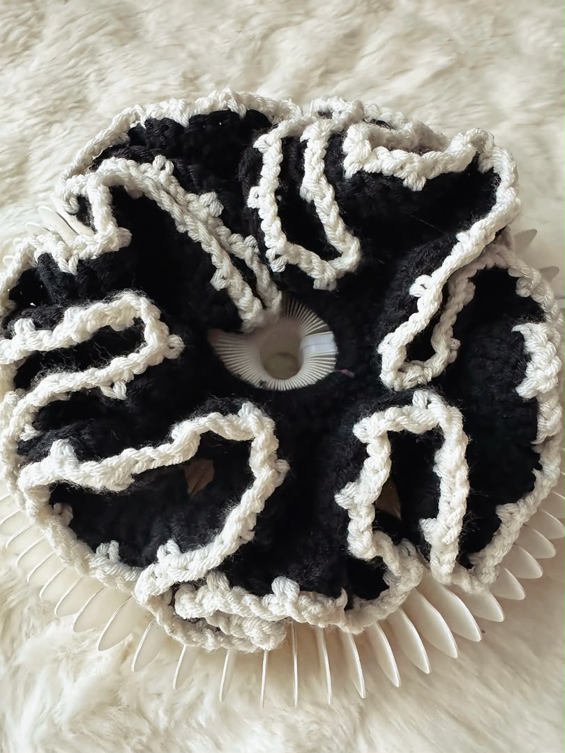 Noir Scrunchies
